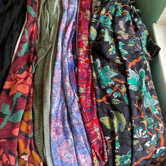 Lot/Bundle Medium Lularoe Sarah. 20 sweaters total - Picture 5 of 5